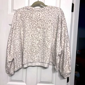 Time & Tru Cropped Leopard Print Sweatshirt Size XL/16
